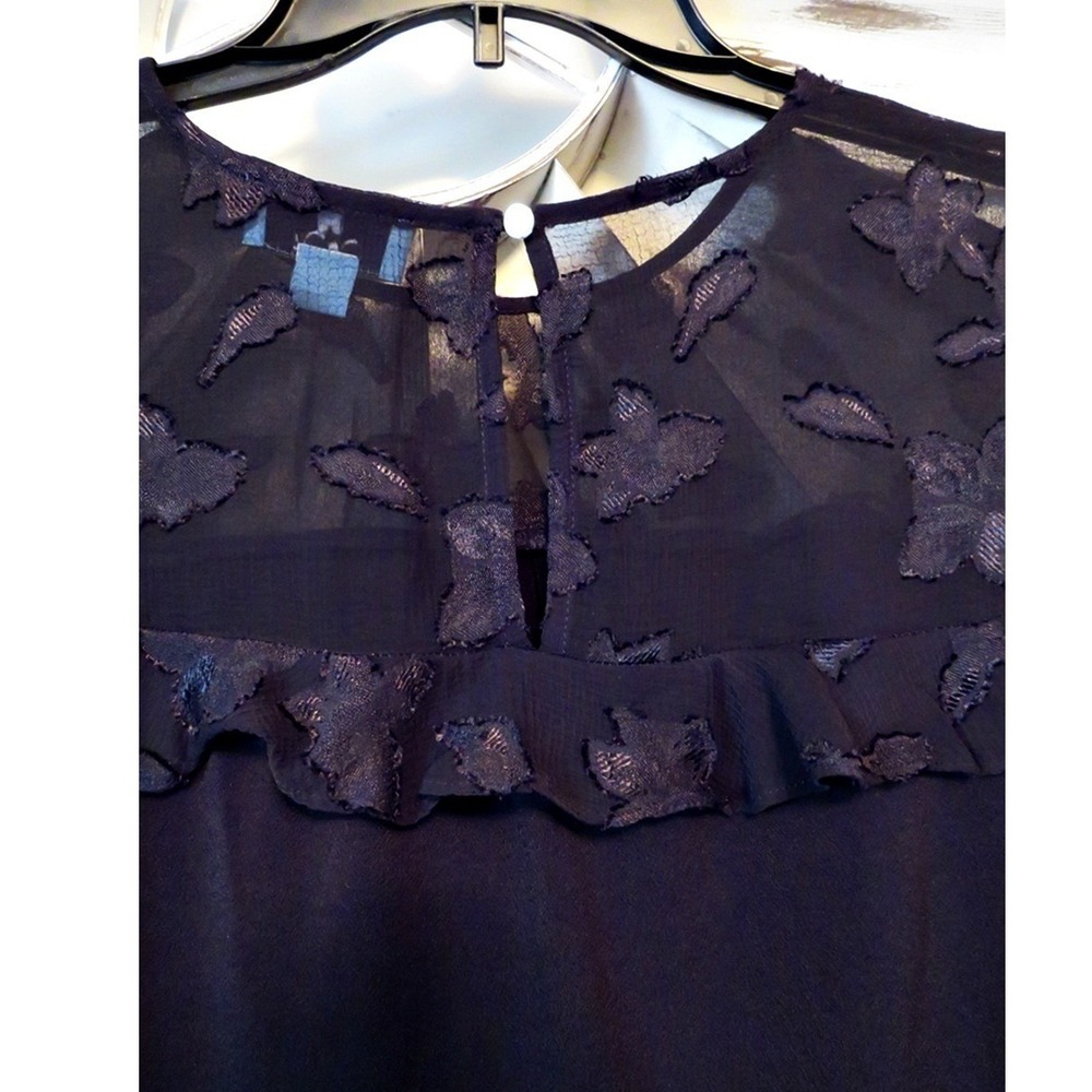 NWOT CeCe Black Top Sheer Upper with Floral Detail Size Small fits like a Medium - Picture 7 of 11
